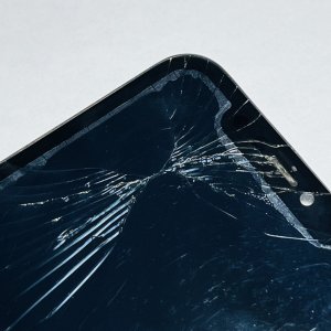 iPhone11 液晶パネル交換 割れた画面を放置していたら…