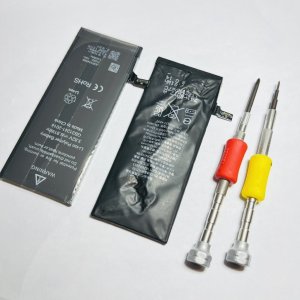 iPhone6 バッテリー交換 車で音楽を聴くように使っていたら、バッテリーが膨らみ…