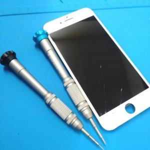 iPhone8パネル交換修理