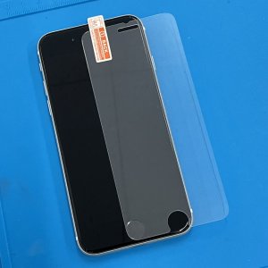 iPhoneSE2 強化ガラス貼り付け