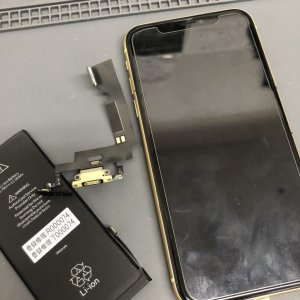 iPhoneXR ライトニング バッテリー交換修理