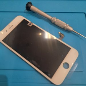 iPhone8 フロントパネル交換