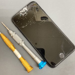 iPhoneSE第2世代 フロントパネル 交換修理