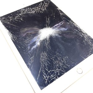 iPad5　画面割れ　亀裂