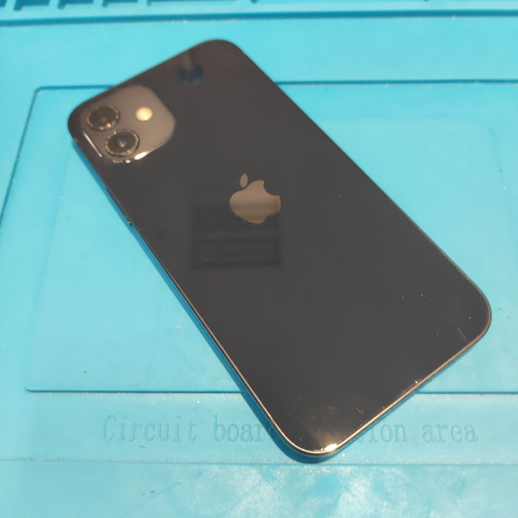 iPhone12(アイフォン12)背面ガラス修理