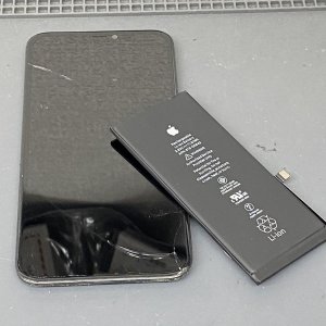 iPhone11 バッテリー交換 パネル交換