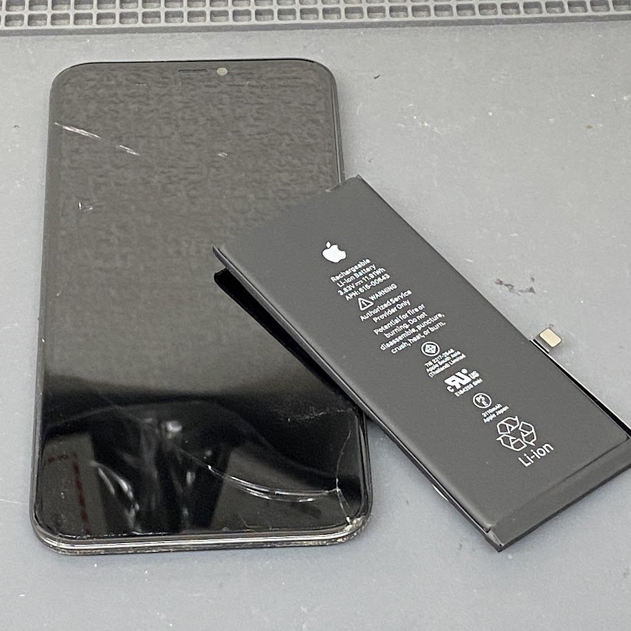 iPhone11 バッテリー交換 パネル交換