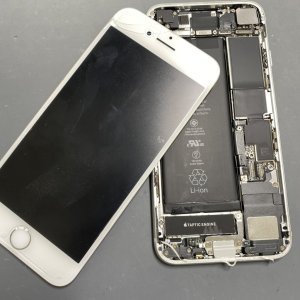 iPhone8 バッテリー交換 フロントパネル交換