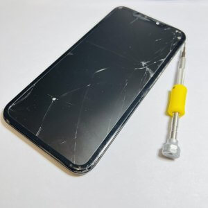 iPhone11 液晶パネル交換 画面のタッチ操作が鈍く、反応しない時がある…