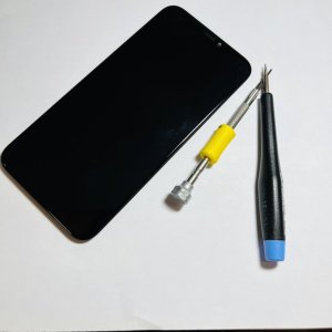 iPhoneX 液晶パネル交換 画面上部の黒い染みを放置してたら…