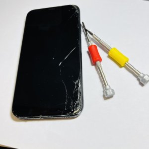 iPhoneXR 液晶パネル交換 落としてから画面のタッチが反応しなくなり…
