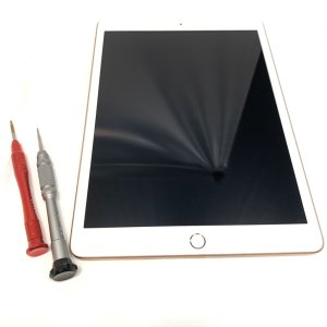 iPad8 フロントパネル交換修理 画面割れ 画面バキバキ