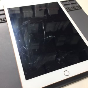 iPad8　フロントパネル交換