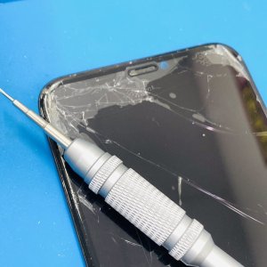 iPhone11 フロントパネル交換修理