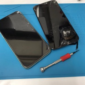 iPhone11 画面破損 パネル交換