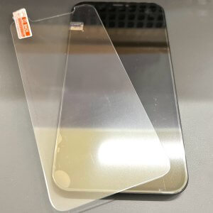 iPhone11 フロントパネル交換 強化ガラス貼付け