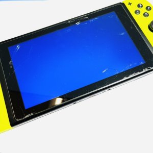 Nintendo Switch ニンテンドースイッチ 基板修理 落とした後に画面がブルースクリーンになり、操作不可能に…