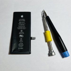 iPhone7 バッテリー交換 モバイルバッテリーがないと使えない…