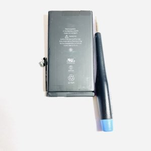 iPhone12 バッテリー交換 よく動画を見るので、バッテリーの減りが気になって来て…