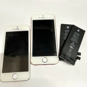 iPhoneSE バッテリー交換 2台同時修理