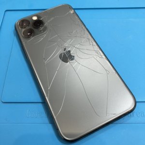 iPhone11Pro 背面ガラス交換