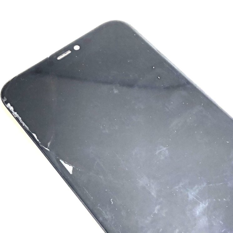 iPhone11画面のヒビが広がってきてタッチも効かなくなってきた…