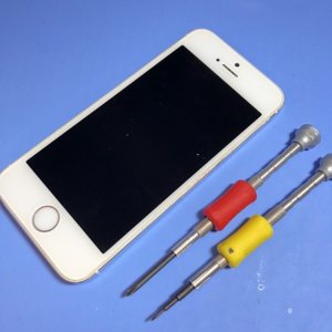 iPhone5SE 画面が割れてたので直してほしい…