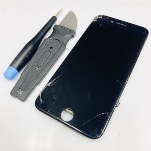 iPhone8 液晶交換 液晶漏れ 画面ピンク タッチできない 画面割れ