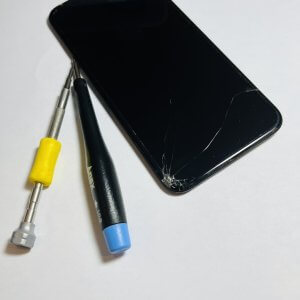 iPhoneX フロントパネル交換 落としてしまいヒビ割れが…