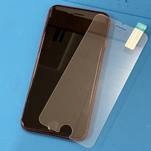 iPhoneSE2 強化ガラス貼り付け