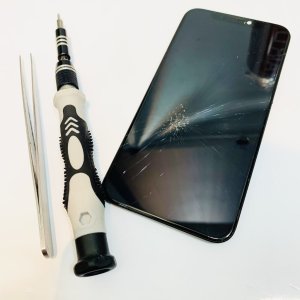 iPhoneXS　フロントパネル交換修理　画面割れ