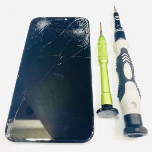 iPhone11 フロントパネル交換修理 画面割れ 画面バキバキ