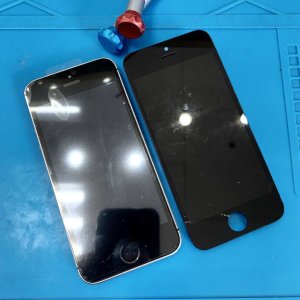 iPhone SE フロントパネル交換