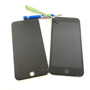 iPhone8+液晶交換修理