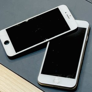 iPhone8 パネル交換