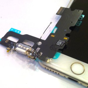 iPhone7 ライトニング修理