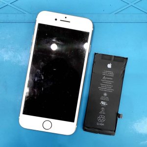 iPhone 8 バッテリー交換
