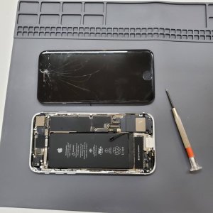 iPhoneSE2 フロントパネル交換