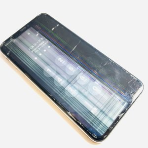 iPhoneXSmax 液晶パネル交換 階段の上から落としてしまい…画面に線が入ってしまった…