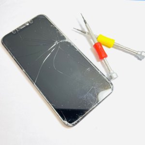 iPhone11 液晶パネル交換 落としてから画面に黒い部分が広がり…