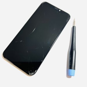 iPhoneX 液晶パネル交換 画面割れを放置していたら、急にタッチ操作ができなくなり…