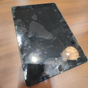 iPad6 アイパッド6　画面割れ修理