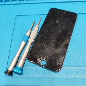 iPhoneSE3アイフォンSE3　液晶交換修理