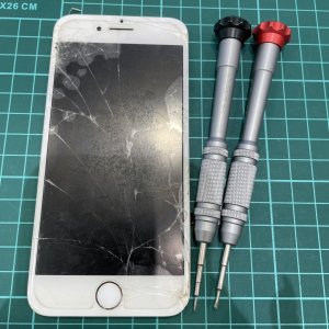 iPhone8 フロントパネル修理 交換