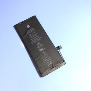 iPhone8 バッテリーの減りが早くなってきたから修理したい…