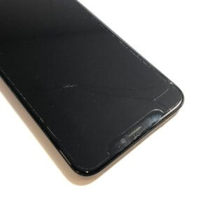 iPhoneXS 画面がヒビが入ってしまった…