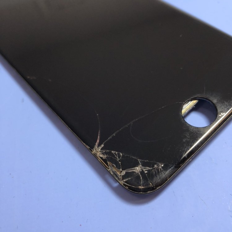 iPhone8 画面が割れてしまったので綺麗にしたい…