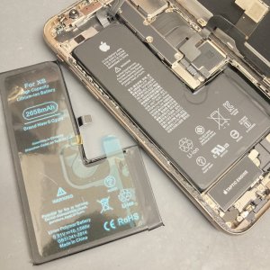 iPhoneXS バッテリー交換修理