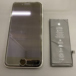 iPhone8　バッテリー交換&強化ガラス永久保証