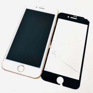 iPhone8 永久保証強化ガラス貼り付け